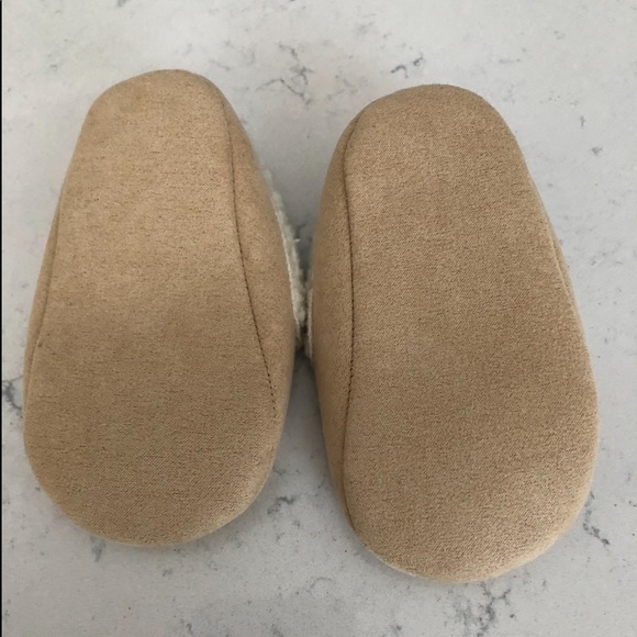 Baby girl infant Moccasin shoes - Picture 2 of 2